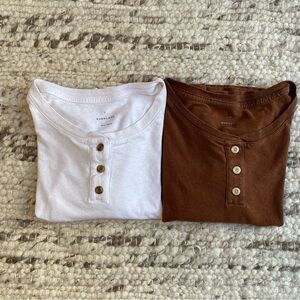 Everlane Cropped Button Henley Tees (2) - Ice White & Chestnut Brown, Size Small